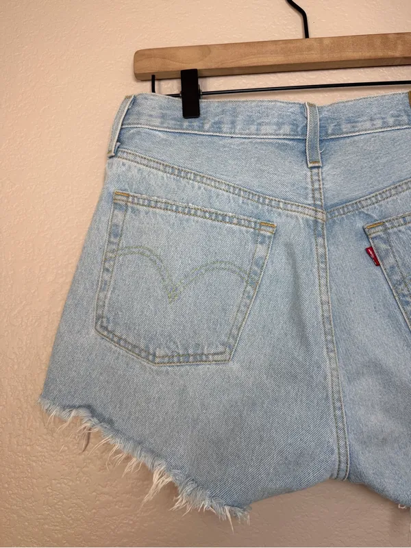 Levi’s 501 Original Denim Jean Shorts size 31 in Luxor Light Blue $75 - Image 9