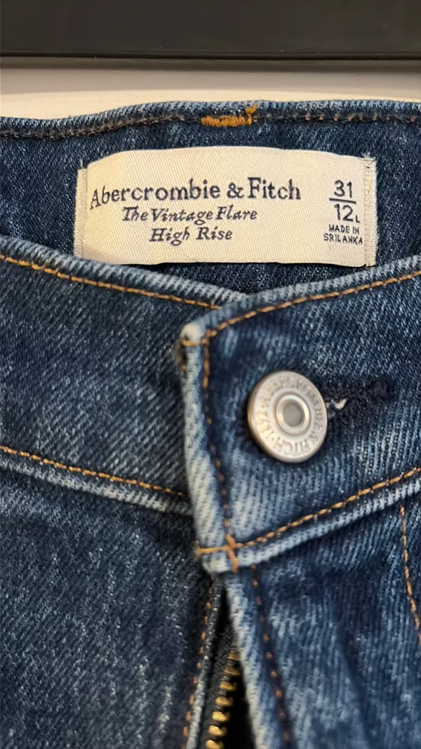Abercrombie Vintage Flare High-Rise Jeans - Image 2