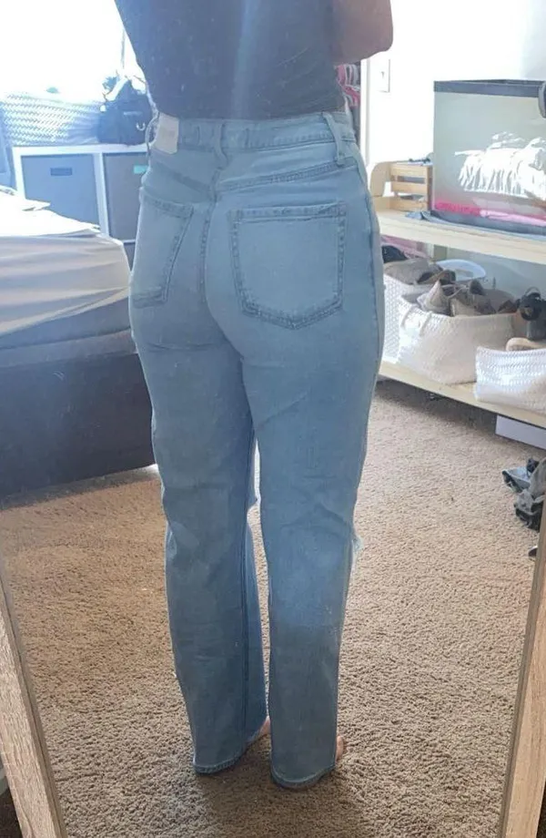 Light-wash Jeans - Image 2