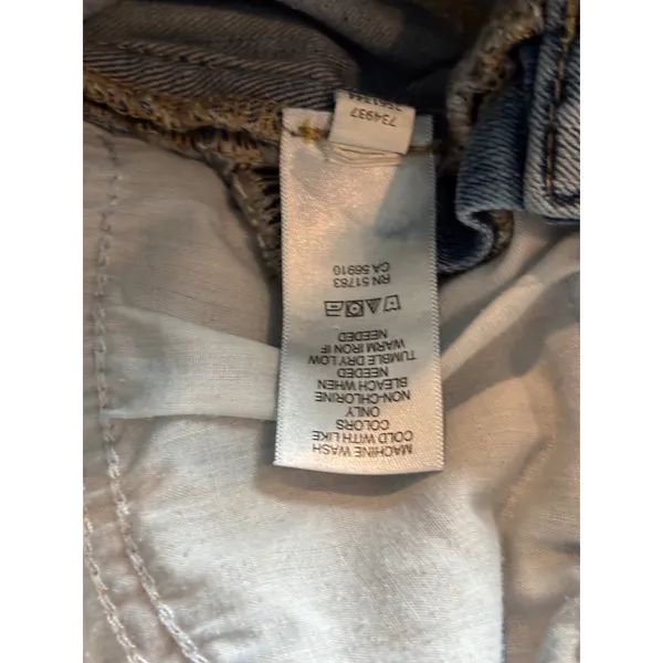 Maurices Distressed Denim Shortalls Light Wash Raw Hem Overalls Large 734937 - Image 6