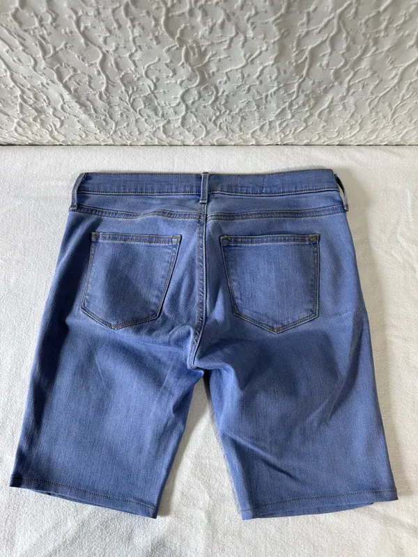 Gap Bermuda Shorts Women's Size 30 Light Blue Classic Denim Soft - Image 2