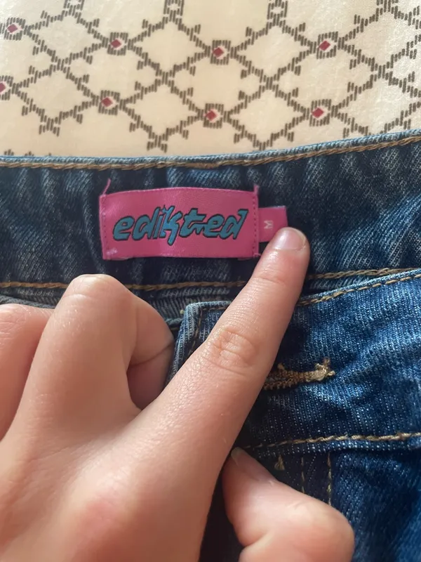 Edikted Petite Jeans Low-Rise - Image 2