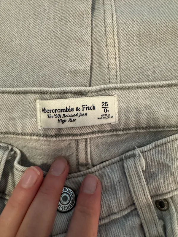 Abercrombie 90s High-Rise Relaxed Jeans - Image 2
