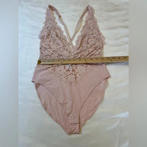 Forever 21 Blush Lace Bodysuit‎ Size Large - Image 5