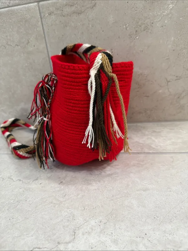 Wuitusu Unicolor Medium Red Handmade Wayuu Mochila Bag - Image 3
