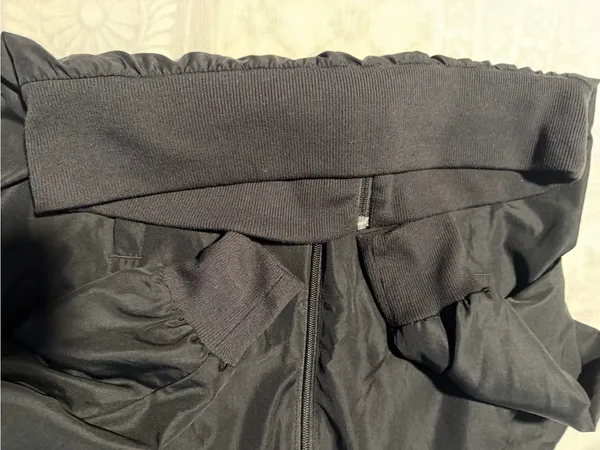 Nike women Black Windbreaker Jacket with White Piping size M - Image 4