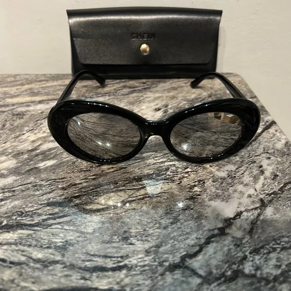 Black Sunglasses mirror Lens with Case - Image 10