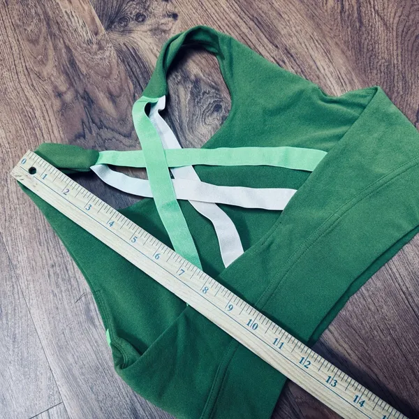 Green sports bra cross back strappy contrast sz S yoga pilates stretch - Image 4