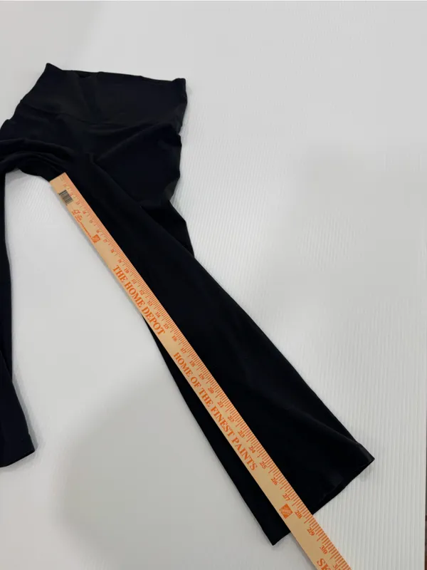 Lululemon flared cropped leggings Size 8 - Image 7
