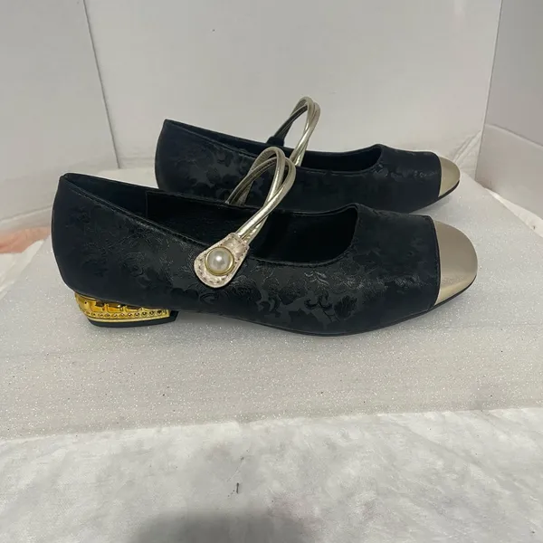 Black Floral Mary Jane Heels with Gold Toe and Pearl-Embellished Strap - Image 7