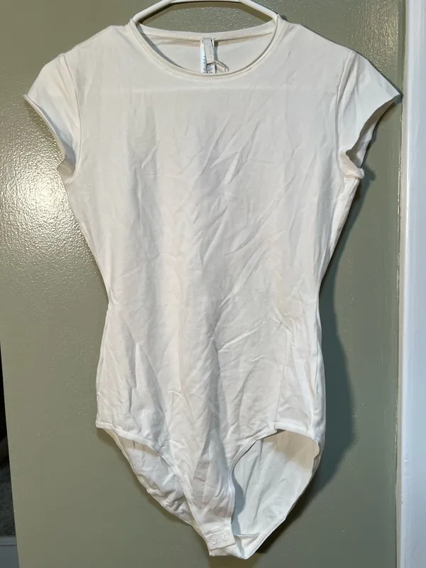 Skims Women's Size Medium Cotton Jersey Raw Edge T-Shirt Bodysuit Marble White - Image 4