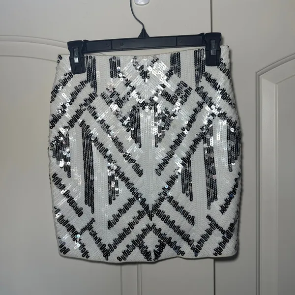 Express Sexy White and Silver Sequin Aztec Lined Mini Party Skirt Womens XS‎ - Image 3