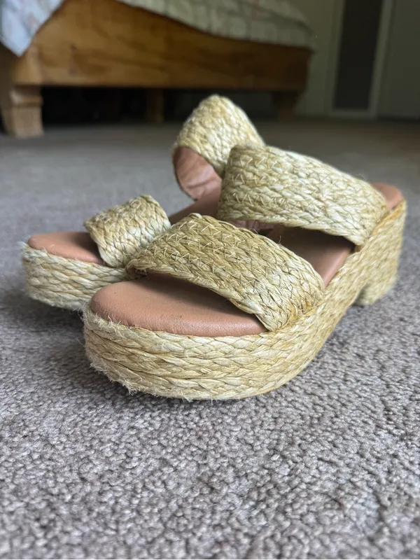 Beach by Matisse Raffia Platform Sandals Sz 8 Tan - Image 2