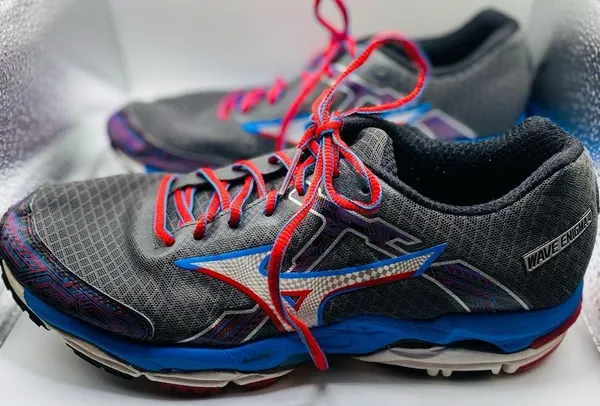mizuno enigma 4 women's size 9 - Image 3