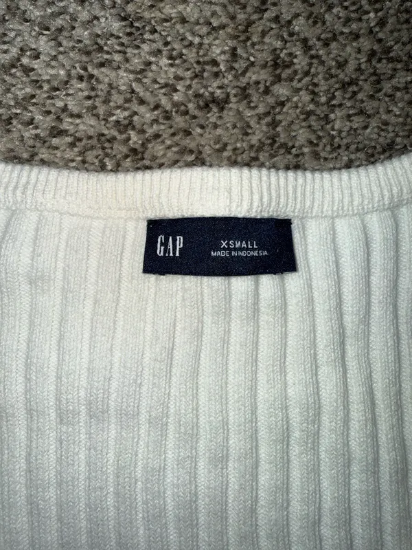GAP Ribbed Short-Sleeve V-Neck Button-Front Cardigan Top - Image 2
