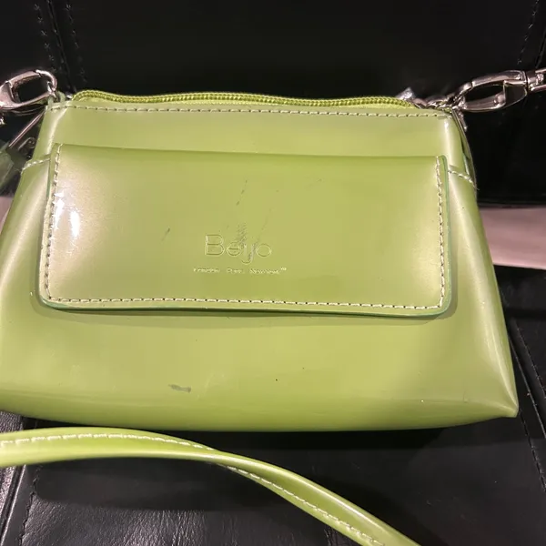 Beijo Vibrant Green Crossbody Bag - Image 2