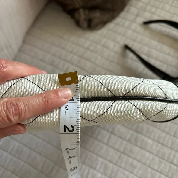 BCBGMAXAZRIA Y2K rare quilted, off-white, brown leather shoulder bagette small​ - Image 13