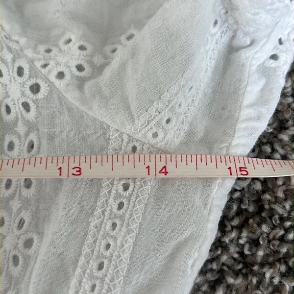 🔥 3/$30 Eyelet Lace Top White Size M - Image 5