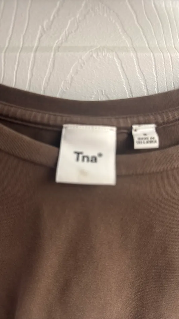 Aritzia TNA Cropped Long Sleeve - Image 5
