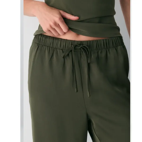 Aritzia Wilfred The Lodge Pant Satin Dark Olive - Image 3