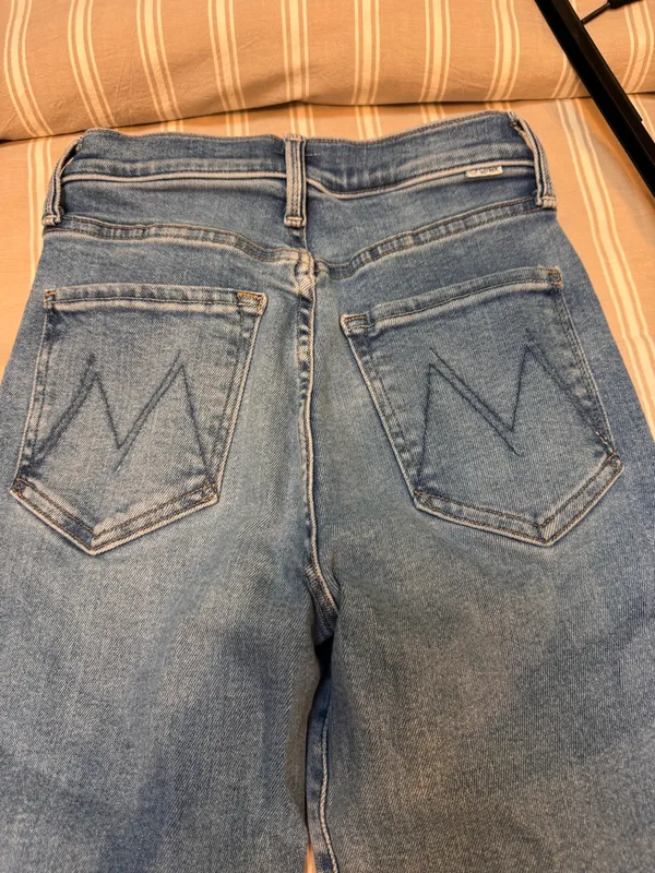 MOTHER The Rambler Denim Zip Flood Jeans - Image 6