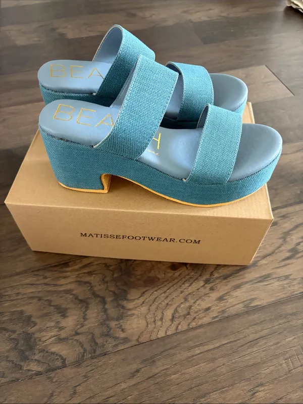 New in Box Matisse Beach Ocean Avenue Denim Sandals Sz 8 - Image 9