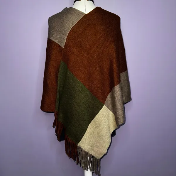 NEW Boutique Color Block Poncho with Fringe - Image 9