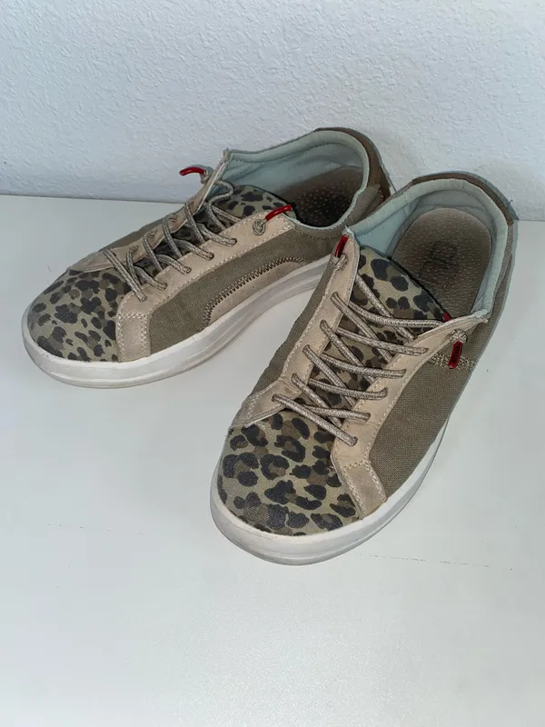 SZ 8 Women's Leopard Print Lace-Up Fashion Sneakers, Hey Dude shoes - Image 5