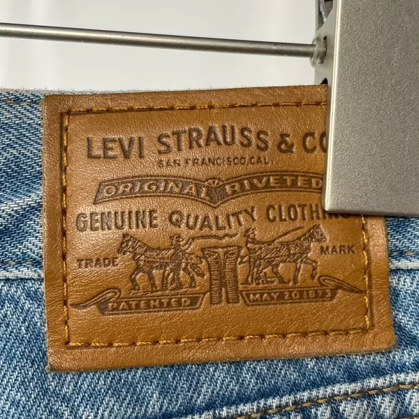 Levi’s Wedgie Straight Distressed Jeans‎ in Blue Size 25 - Image 11
