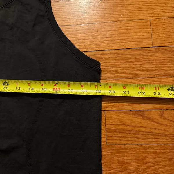 Lululemon swiftly high neck tank in black size 8 - Image 2