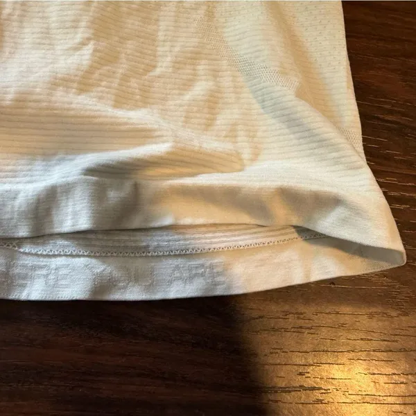 Lululemon size 4 Women's White Racerback Tank Top - Image 4