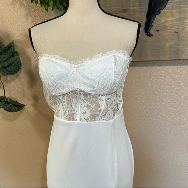 NWOT Lulus Exquisitely Sultry White Lace Strapless Bustier Midi Dress - Image 4