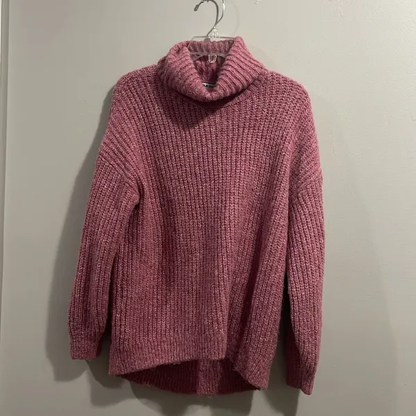 Old Navy Shaker-Stitch Tunic-Length Turtleneck Sweater - Image 4