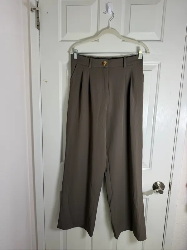 High-Rise Wide-Leg Pants‎ in Olive Green - Image 3