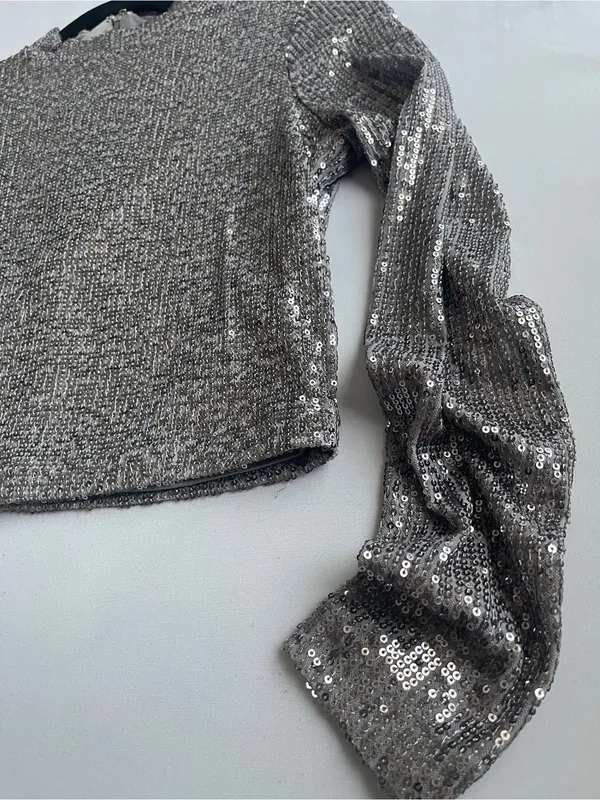 ✨ NWOT 28th & PARK Gunmetal Sequin Long Sleeve Crop Top M ✨ - Image 4