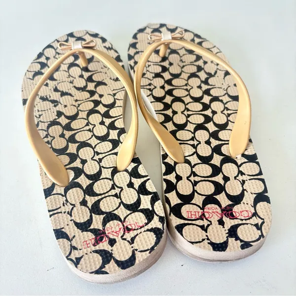 COACH Signature C Flip Flops Sandals Women’s Size 5-6 Tan Gold Metal Bow - Image 7