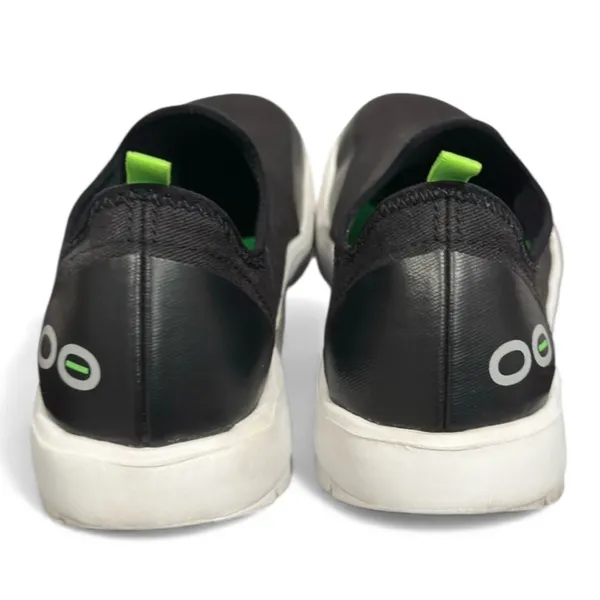 OOFOS OOmg eeZee Low Shoe in Black/White Black Size 8 - Image 7