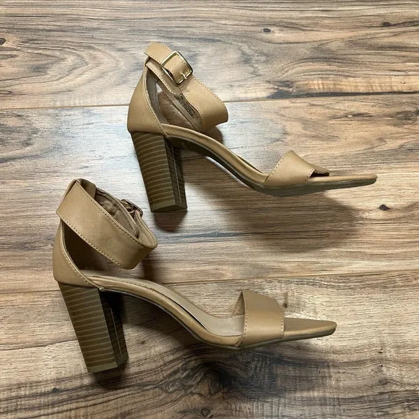 Old navy‎ heel sandals 7 - Image 4