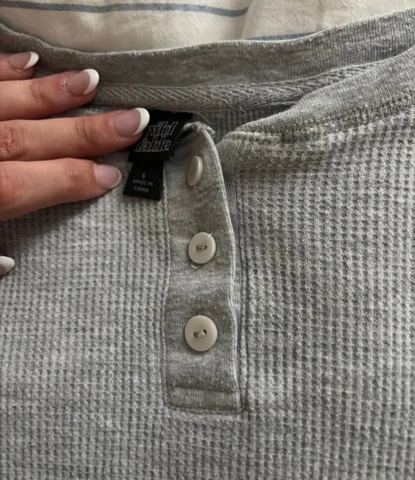 Wild Fable Crop Top Long Sleeve Grey - Image 4