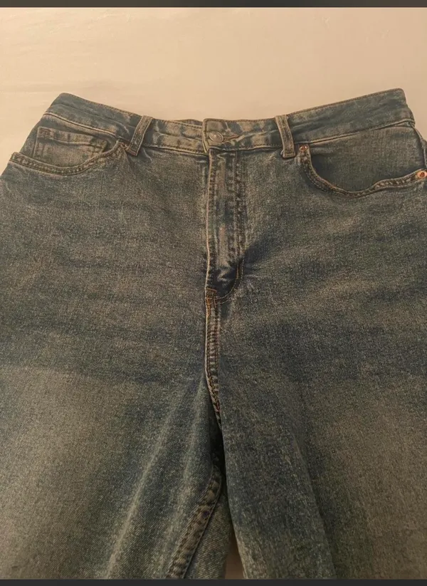 H&M Divided High-Rise Mom Jeans - Acid Wash - Size 10 - Image 4