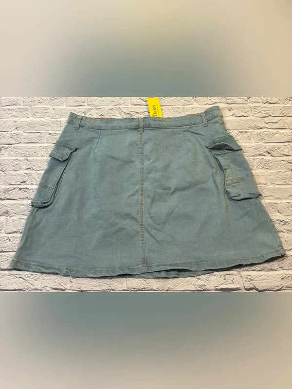 Daisy‎ Light Blue Denim Skirt with Yellow Brand Tag - Image 5
