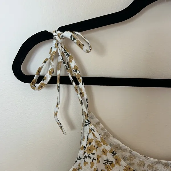 NWT Abercrombie & Fitch Cream & Yellow Floral Tie-Strap V-Neck Tank Flowy‎ XS - Image 4