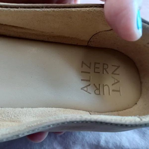 Naturalizer Tan Leather Loafers Size 9 Wide - Image 4