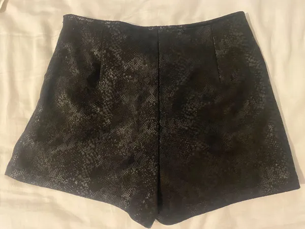 Snakeskin Print Shorts Black Size M - Image 2