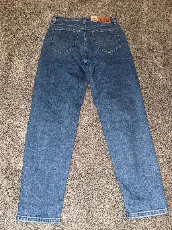 Levi's Women's High-Waisted Mom Jeans Distressed Relaxed Tapered Leg, 29x29 - Image 2