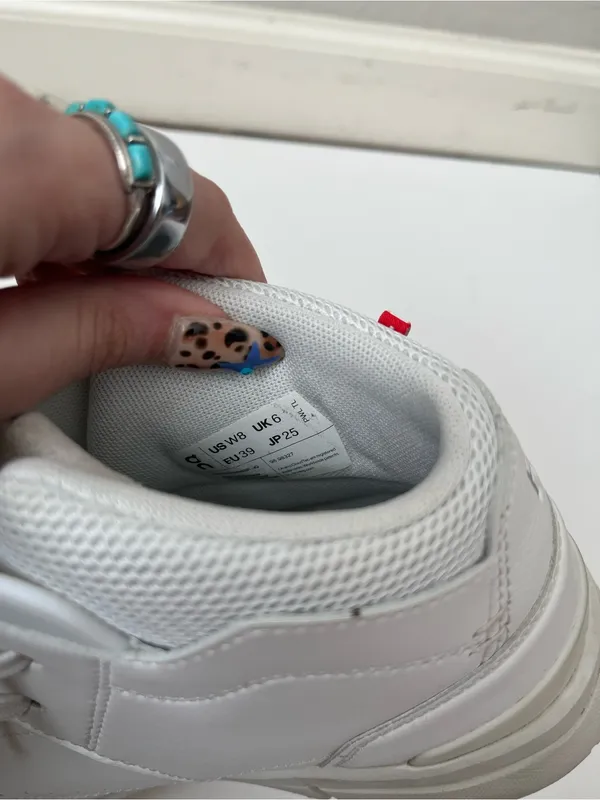 On Running The Roger Clubhouse Mid Women’s Lace Up Sneakers Size 8 White - Image 6