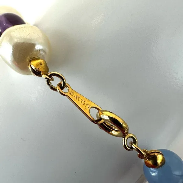 Avon Vintage faux pearl colorful bracelet - Image 4
