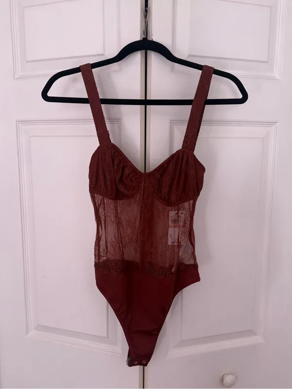 NWT Danielle Bernstein Warm Brown Lace Sheer Structured Bodysuit Top Size 2 - Image 3