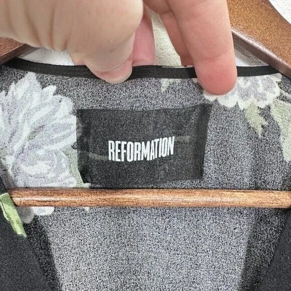 Reformation‎ Size 0 Jumpsuit Black Floral Short Sleeve V Neck Wedding Guest - Image 8
