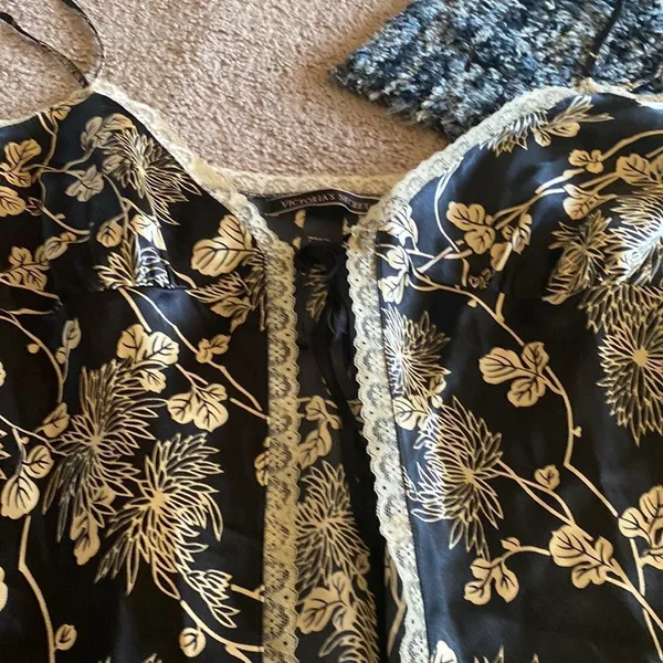 Victoria's Secret medium pajama top - Image 3